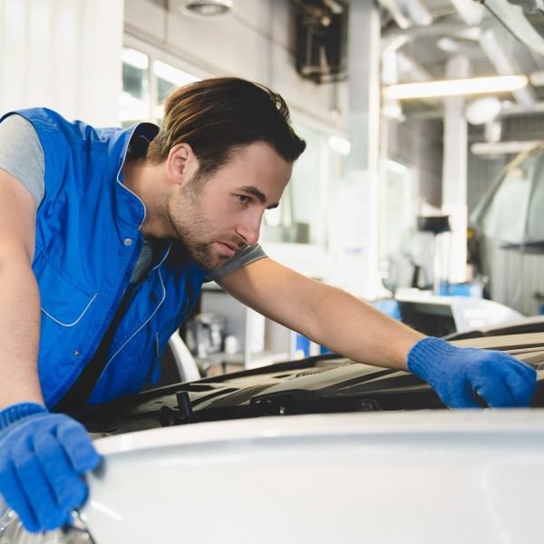 mot-service-car-station-technician-mechanic-fixi-2021-12-09-11-50-31-utc-min.jpg